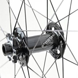 Втулка велосипедная E Thirteen Ultralight Race Front Hub, передняя, 28H, Black, HB4URA-100, изображение  - НаВелосипеде.рф