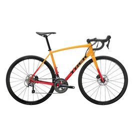 Шоссейный велосипед Trek Emonda Alr 4 Disc 700C 2021, Вариант УТ-00274717: Рама: 56 (Рост: 174-180 см), Цвет: Radioactive Red to Marigold Fa, изображение  - НаВелосипеде.рф