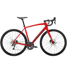 Шоссейный велосипед Trek Domane Al 4 Disc 700C 2022, Вариант УТ-00300012: Рама: 56 (Рост: 174-180 см), Цвет: Gloss Radioactive Red/Matte Black, изображение  - НаВелосипеде.рф